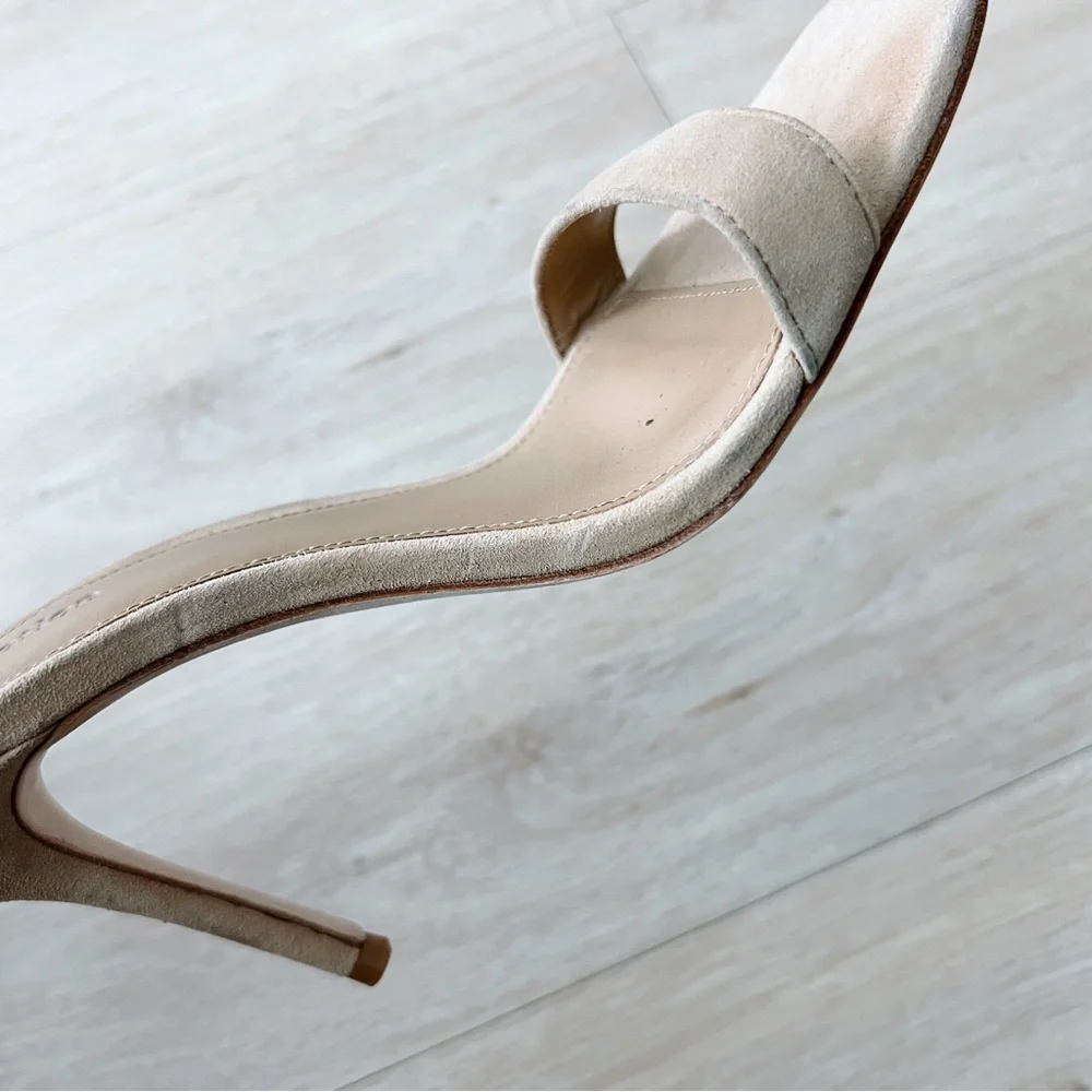 Reformation Kelly Heel - Picture 5 of 8